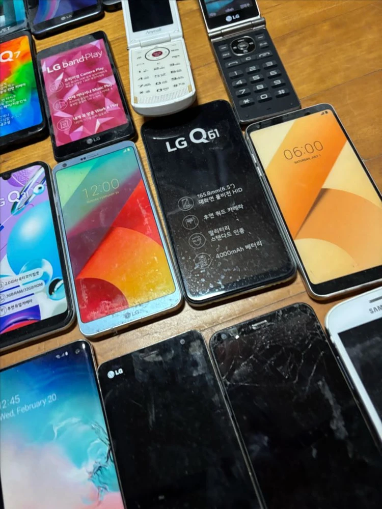 일괄) lg 갤럭시 삼성 휴대폰 목업폰 인테리어 소품 휴대폰 모형 꾸미기용 포장용 이미지