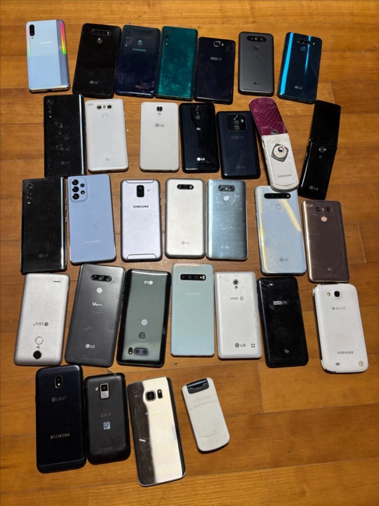일괄) lg 갤럭시 삼성 휴대폰 목업폰 인테리어 소품 휴대폰 모형 꾸미기용 포장용 이미지