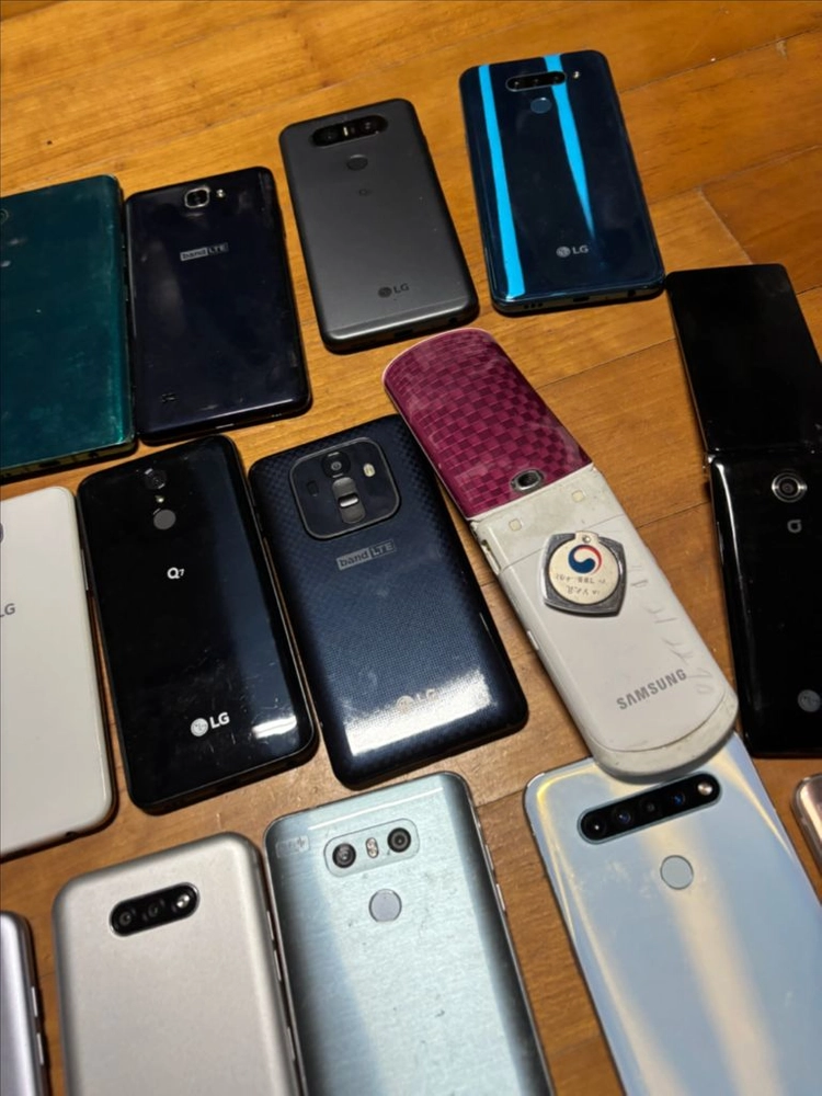 일괄) lg 갤럭시 삼성 휴대폰 목업폰 인테리어 소품 휴대폰 모형 꾸미기용 포장용 이미지