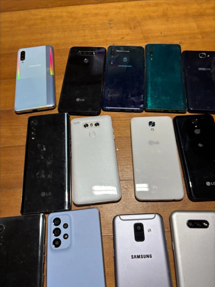 일괄) lg 갤럭시 삼성 휴대폰 목업폰 인테리어 소품 휴대폰 모형 꾸미기용 포장용 이미지