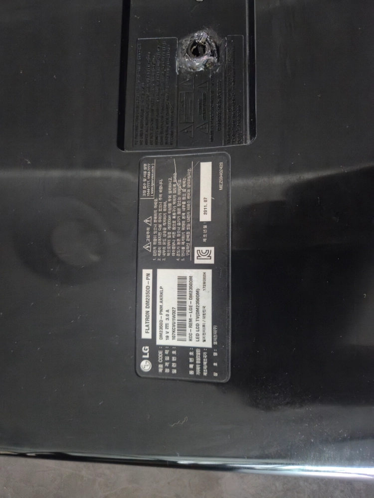 LG 23인치 LED 모니터 겸TV 전체적으로 깨끗하고 작동잘됩니다 이미지