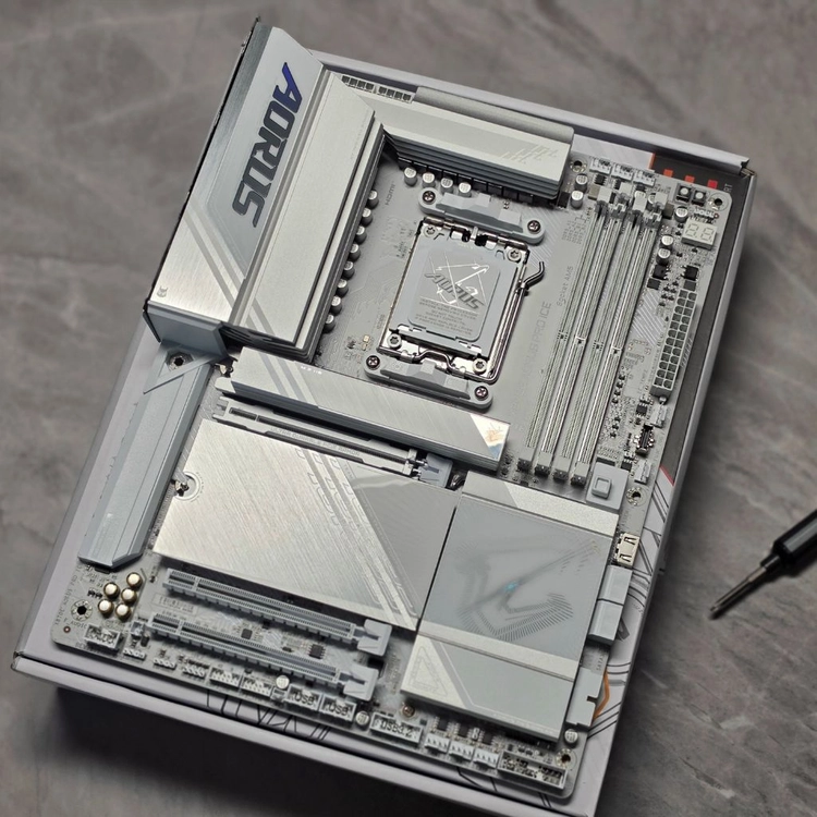기가바이트 X870E AORUS PRO ICE 이미지