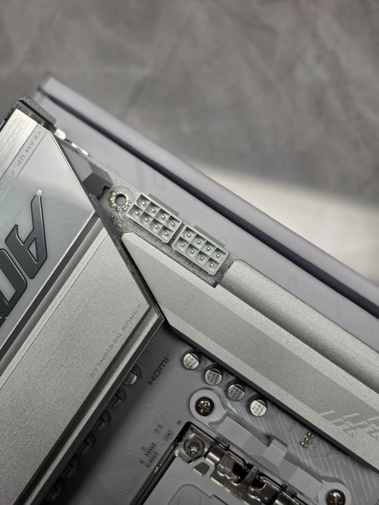 기가바이트 X870E AORUS PRO ICE 이미지