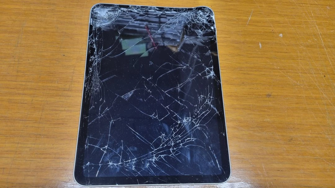 iPad a2696 아이패드10세대 파손품 - 안심되는 중고거래
