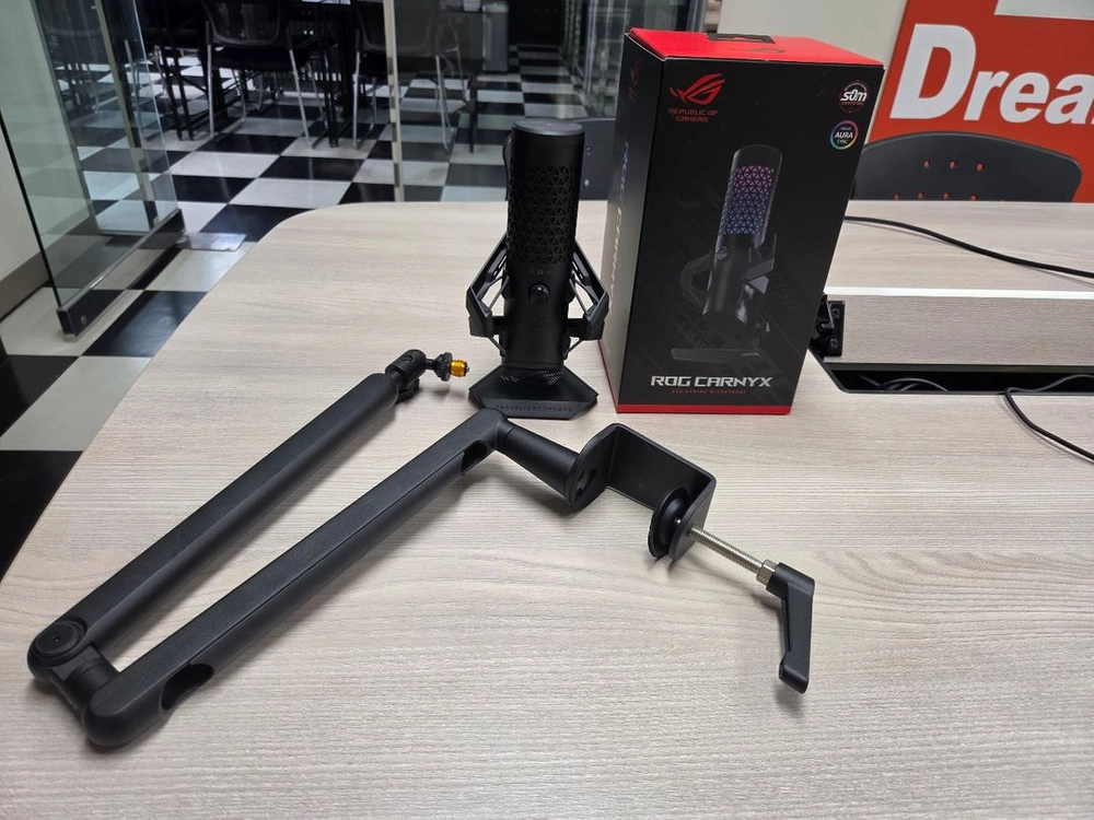 ASUS ROG Carnyx 마이크 + FIFINE AM8-BM88 마이크암 이미지