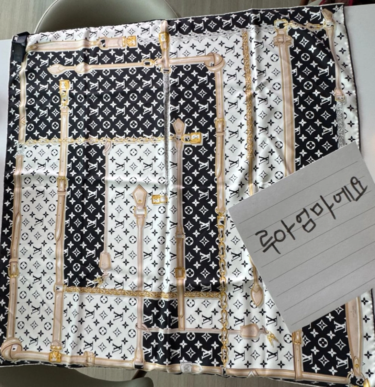(새상품) 루이비통 모노그램 컨피덴셜 스카프 이미지