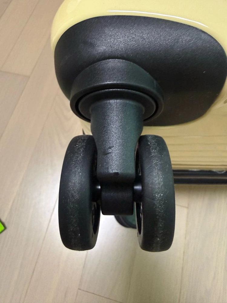 플리거 캐리어와 파우치겸 백팩 이미지