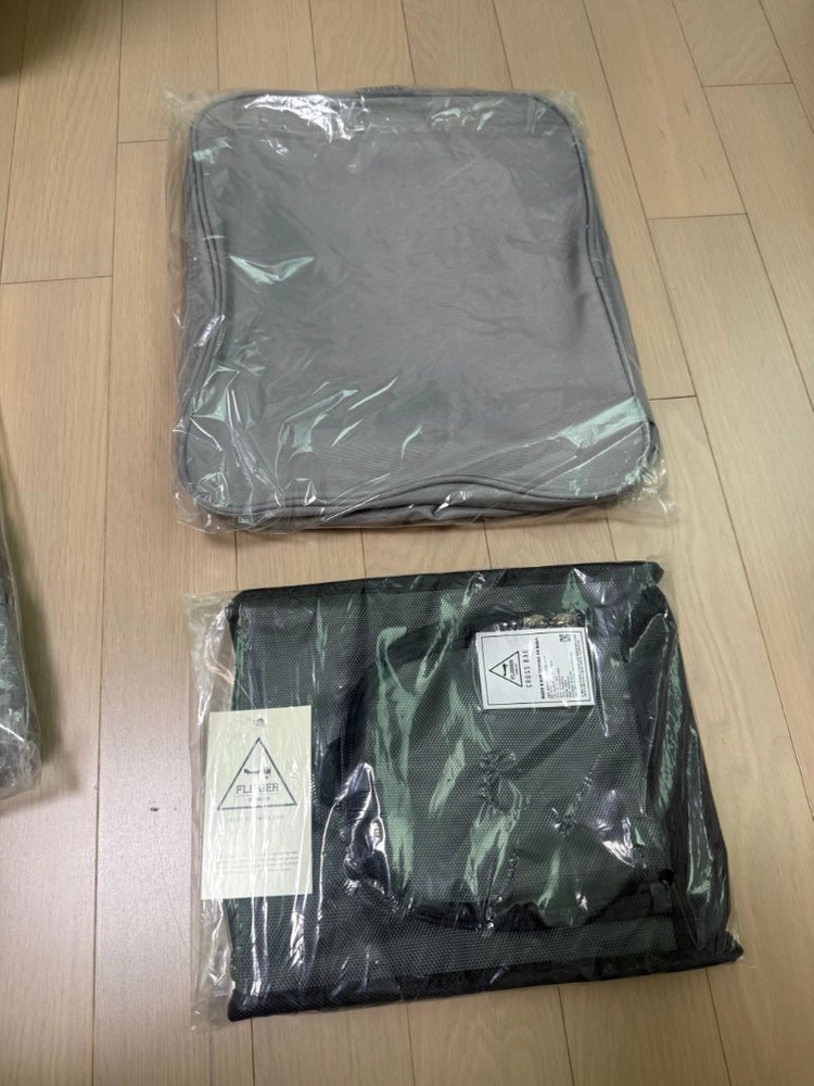 플리거 캐리어와 파우치겸 백팩 이미지