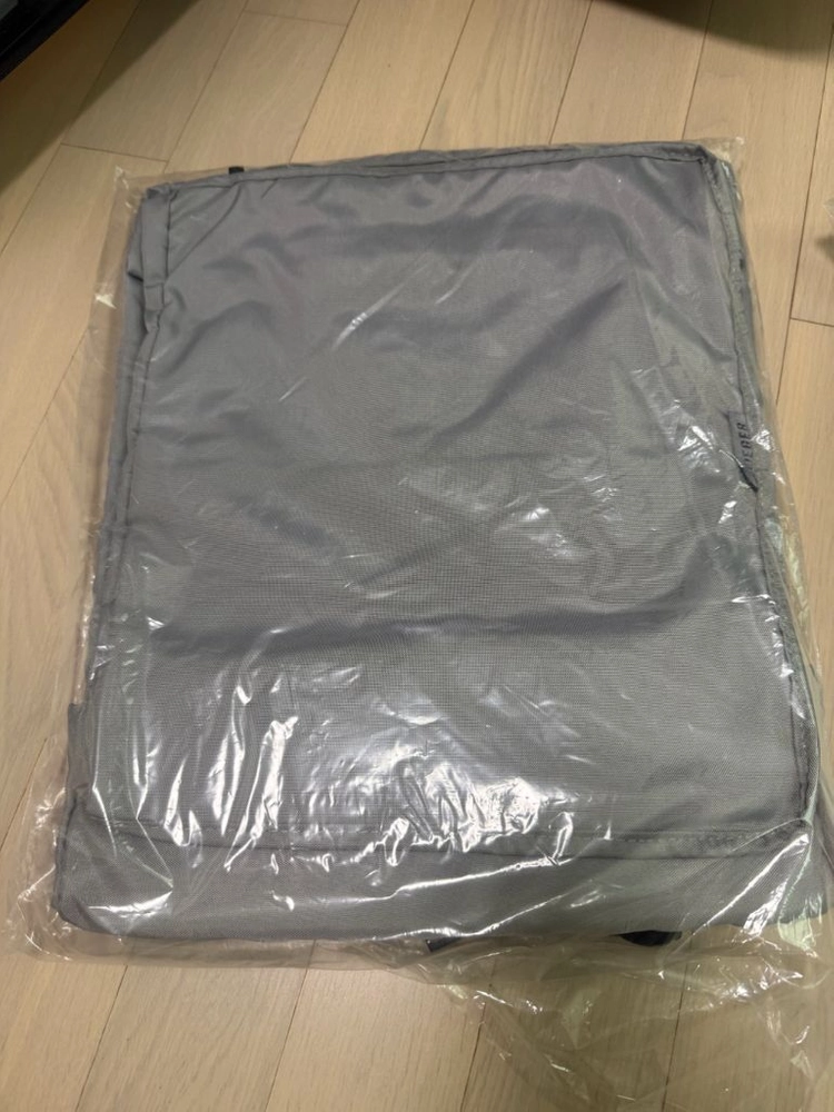 플리거 캐리어와 파우치겸 백팩 이미지