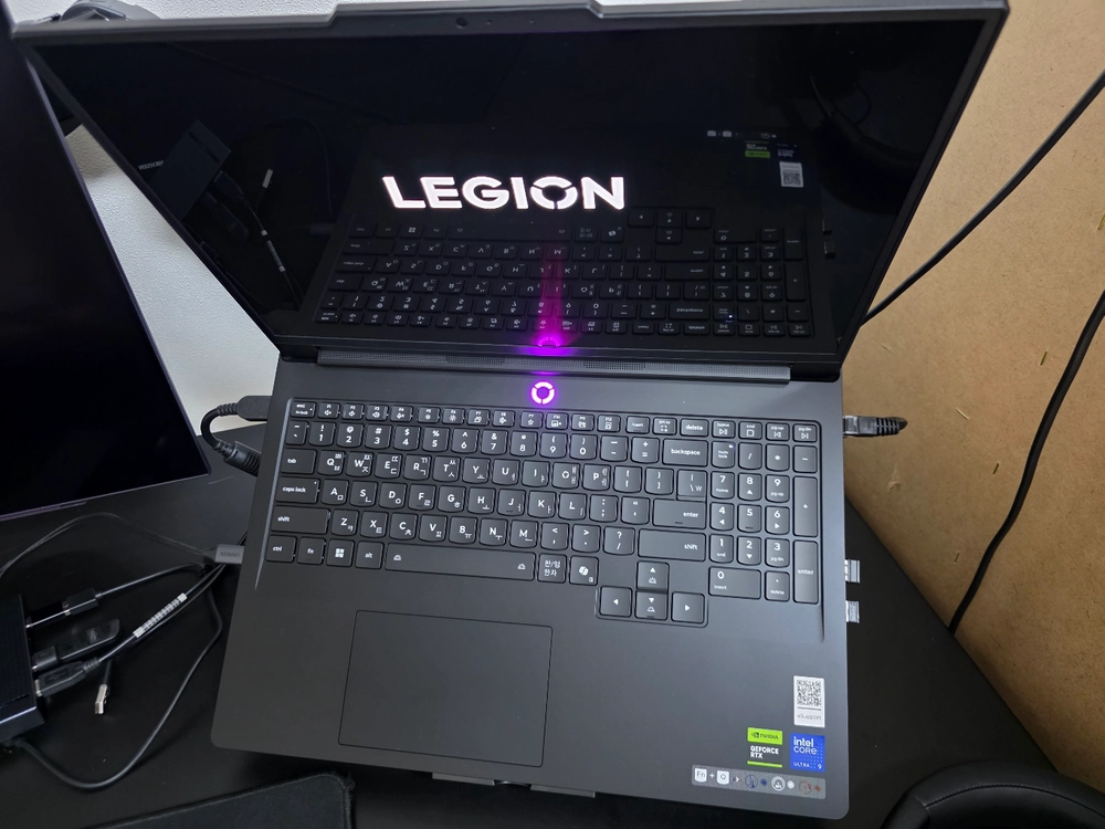 리전7 프로 RTX 5090 게이밍 노트북 이미지