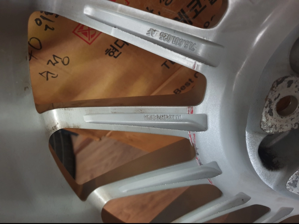 포르쉐 오리지널 정품 순정휠21인치 판매합니다 이미지