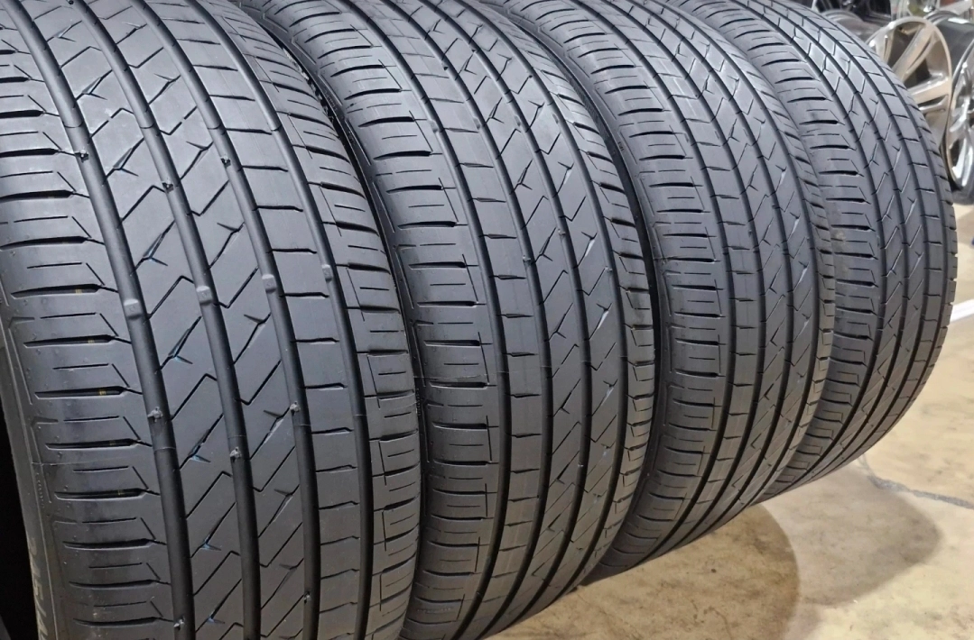 독일 기술력으로 만들어진 콘티넨탈 타이어를 만나보세요.TechContact TC Gold 모델로 245/45R18 이미지