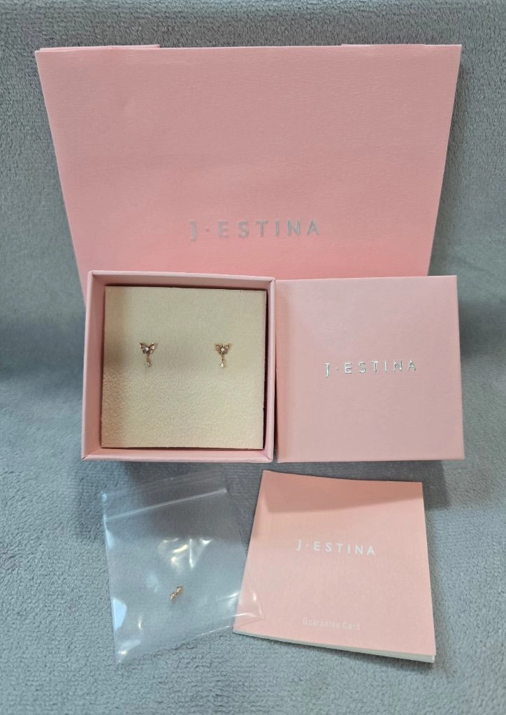 제이에스티나 나비 피어싱 이미지