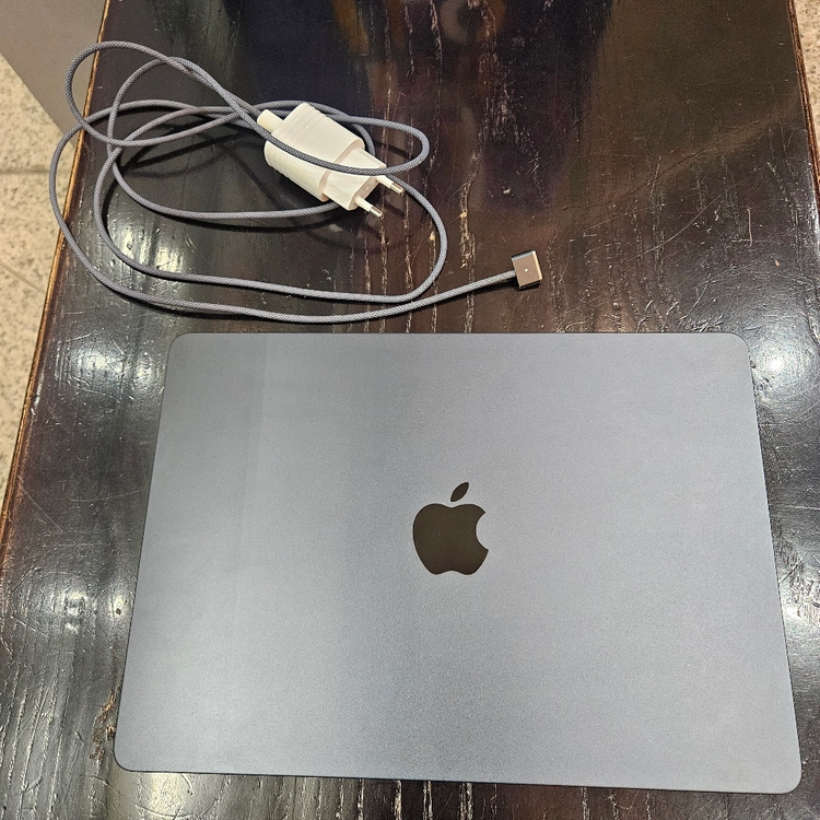긴급판매! 맥북 에어 M2 13인치 8GB/256GB 급처합니다 - 안심되는 중고거래