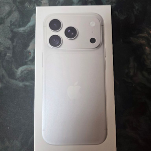 아이폰18프로 실버 256GB 자급제 미개봉+맥세이프 케이스 이미지