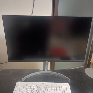 lg 4k ips 32un650k 모니터 팝니다. 이미지