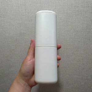 여행용 칫솔 보관함 휴대용 수납함 깔끔한 화이트 칫솔 치약 보관통 이미지
