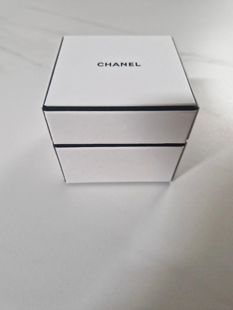 샤넬 코코크러쉬 귀걸이케이스 박스 팝니다 이미지