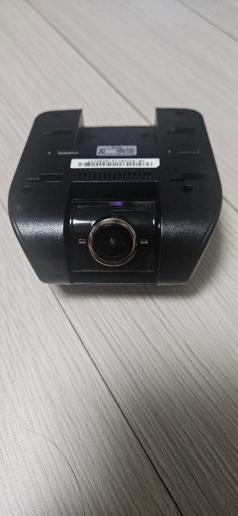 벤츠 차량용 블랙박스 본체 정리합니다. 이미지