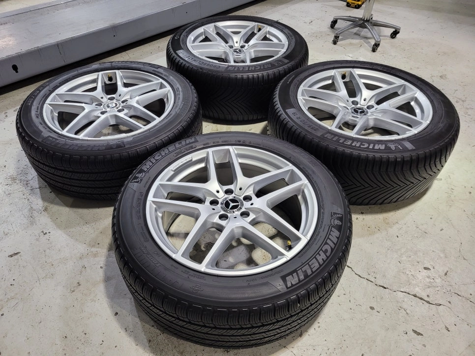 벤츠GLC AMG 19인치 순정품휠타이어 한대분 이미지