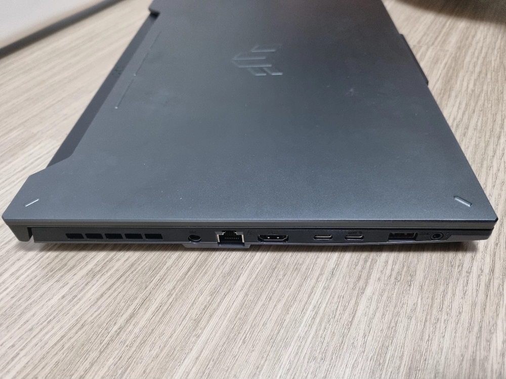 ASUS TUF A15 게이밍 노트북 (Ryzen7 8845HS / 4060 / 32GB / 1TB) 이미지