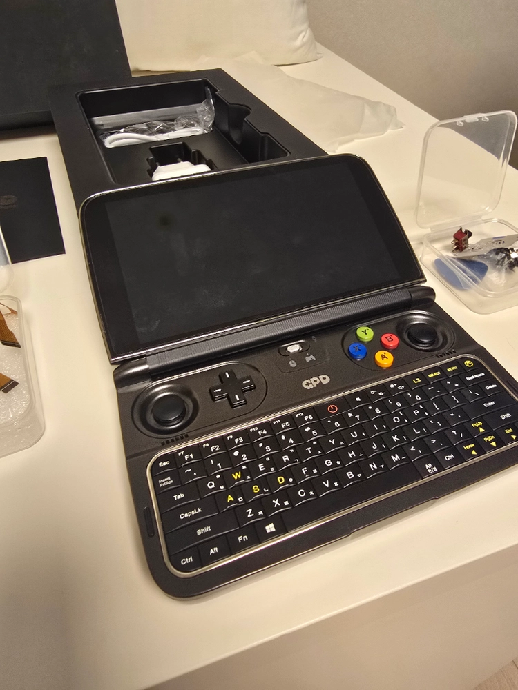 gpd win2 8100y 트레센츠512 이미지