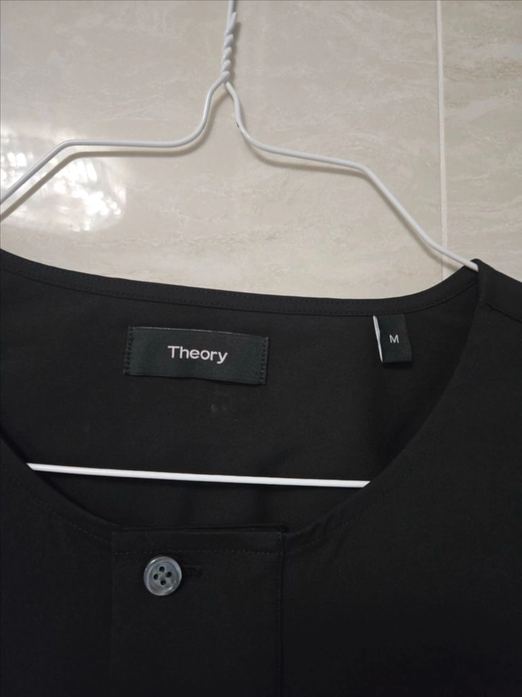 Theory 남성 블랙헨리넥 셔츠 이미지