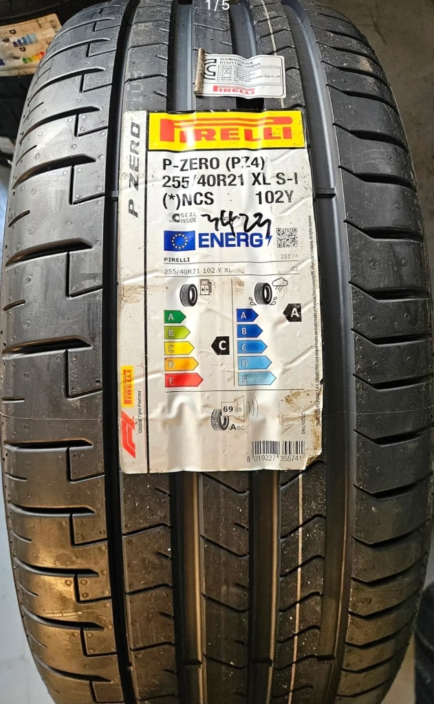 피렐리 피제로 타이어 255/40R21 이미지