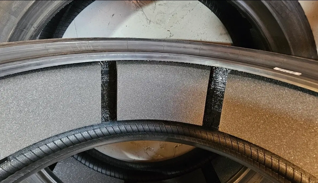 피렐리 피제로 타이어 255/40R21 이미지