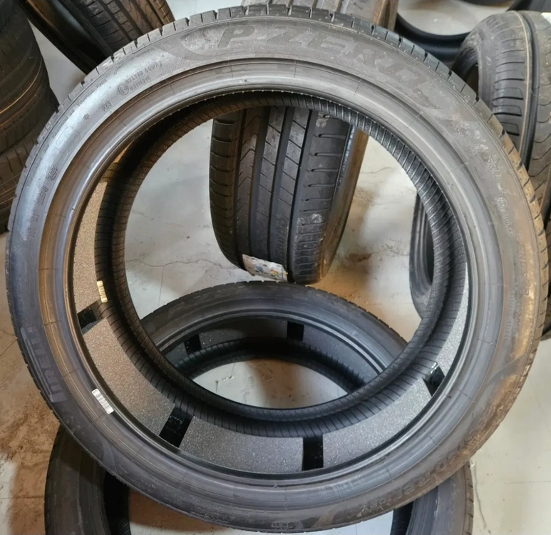 피렐리 피제로 타이어 255/40R21 이미지