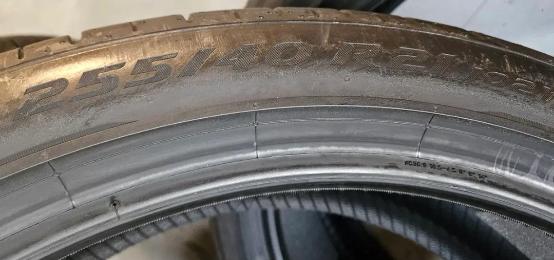 피렐리 피제로 타이어 255/40R21 이미지