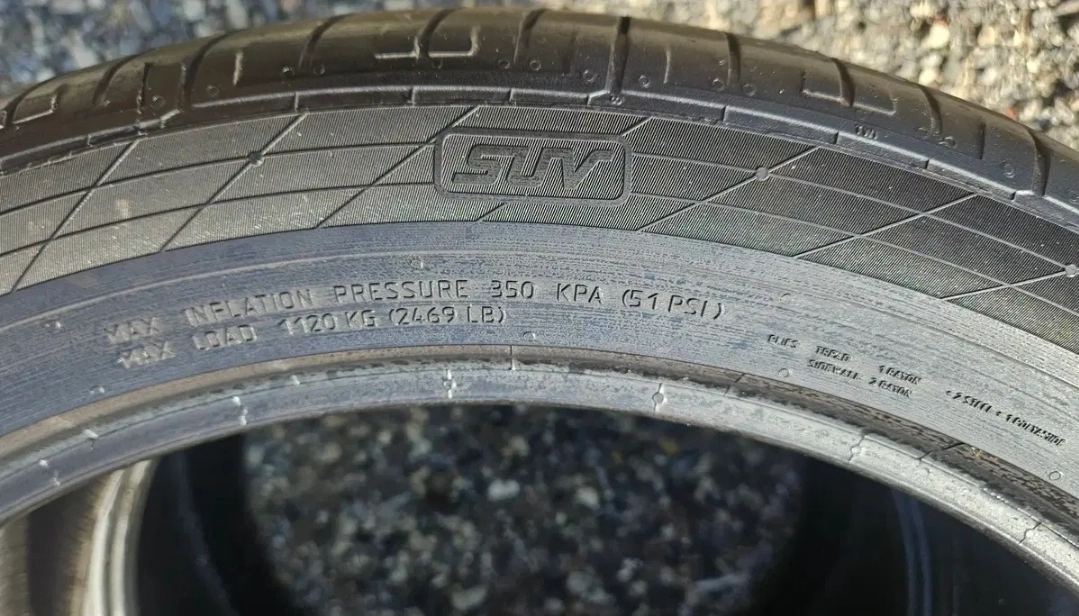 콘티넨탈 스포츠컨텍 타이어 295/40R22 이미지