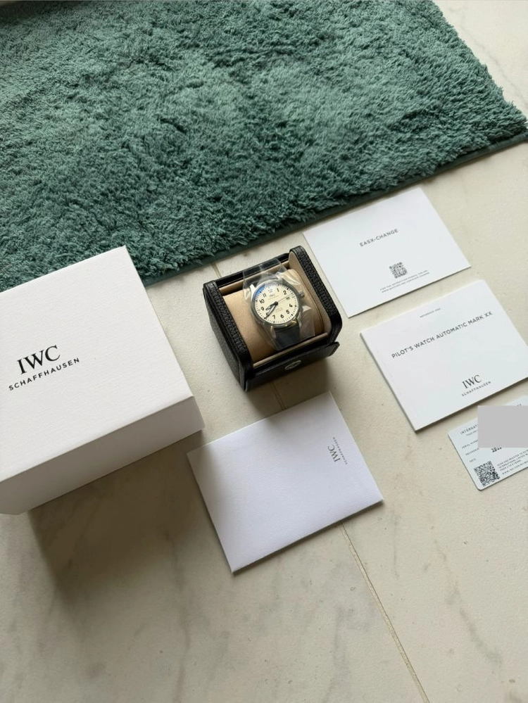 새상품 IWC 마크 XX 20 흰판 시계 IW328207 - 안심되는 중고거래