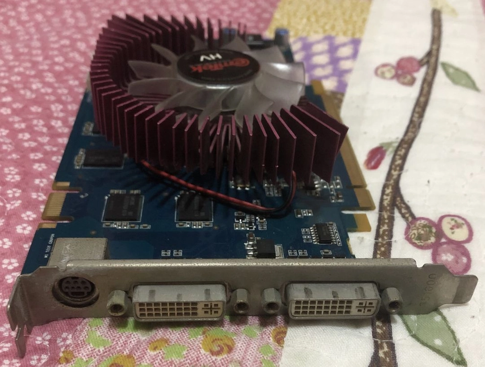 그래픽카드 9600GT 이미지