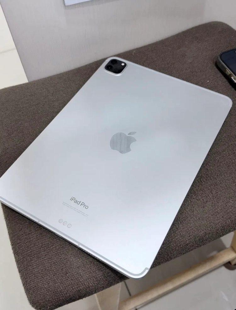 아이패드 프로 11 4세대 M2칩 실버 128GB wi-fi+cellular 팝니다 이미지