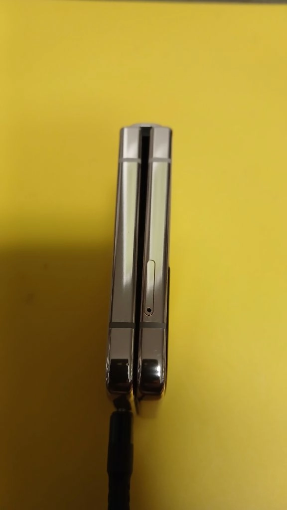 갤럭시 Z 플립4 256G 이미지