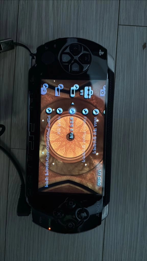 S급 PSP-1005 피아노블랙 본체 + 정품 리모컨 + 타이틀 5종 일괄 판매 이미지