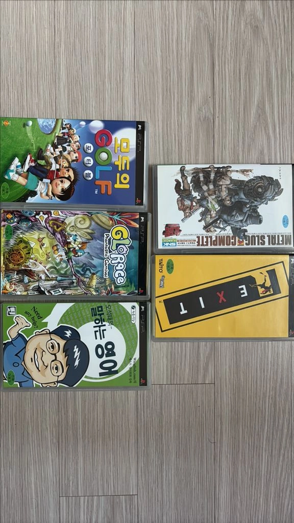 S급 PSP-1005 피아노블랙 본체 + 정품 리모컨 + 타이틀 5종 일괄 판매 이미지