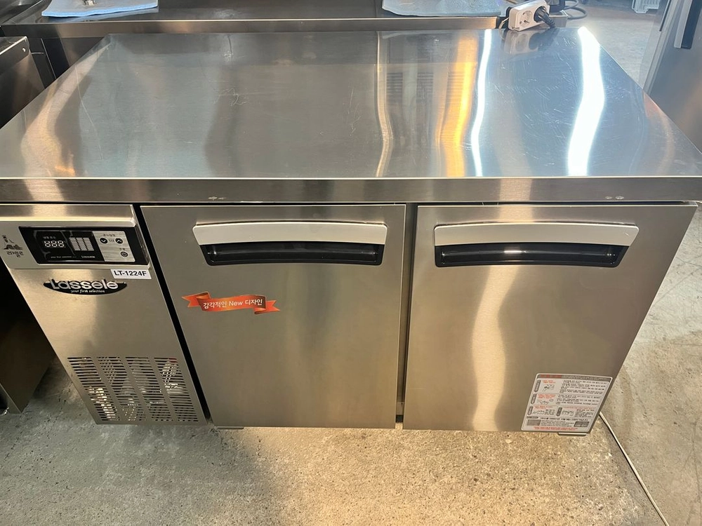 라셀르 테이블냉동고 1200 중고 간냉식 LT-1224F 베이커리 카페 작업대냉동고 업소용 이미지