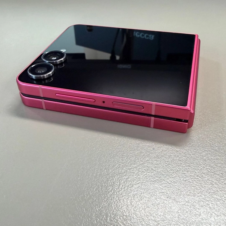 갤럭시Z플립7 레드색상 256용량 미파손 무잔상 가성비 꿀매물 판매합니다 이미지