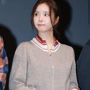 신세경반지 까르띠에 트리니티링 56사이즈 세라믹화이트골드 이미지