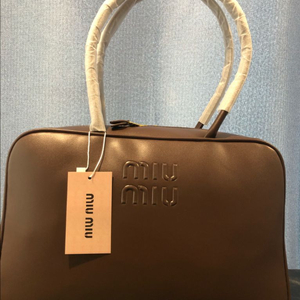 miumiu 가죽 보백라지 이미지