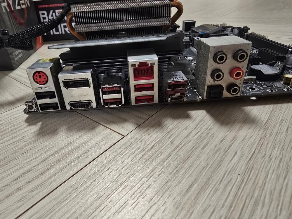 AMD 라이젠7 3700X + MSI B450M MORTAR + Wraith Prism 쿨러 세트 (특이사항o) 이미지