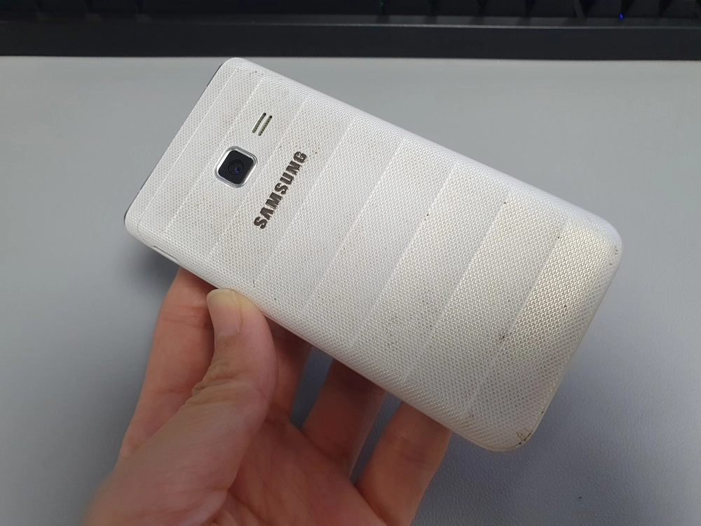 갤럭시 폴더 / 8GB / 화이트 이미지