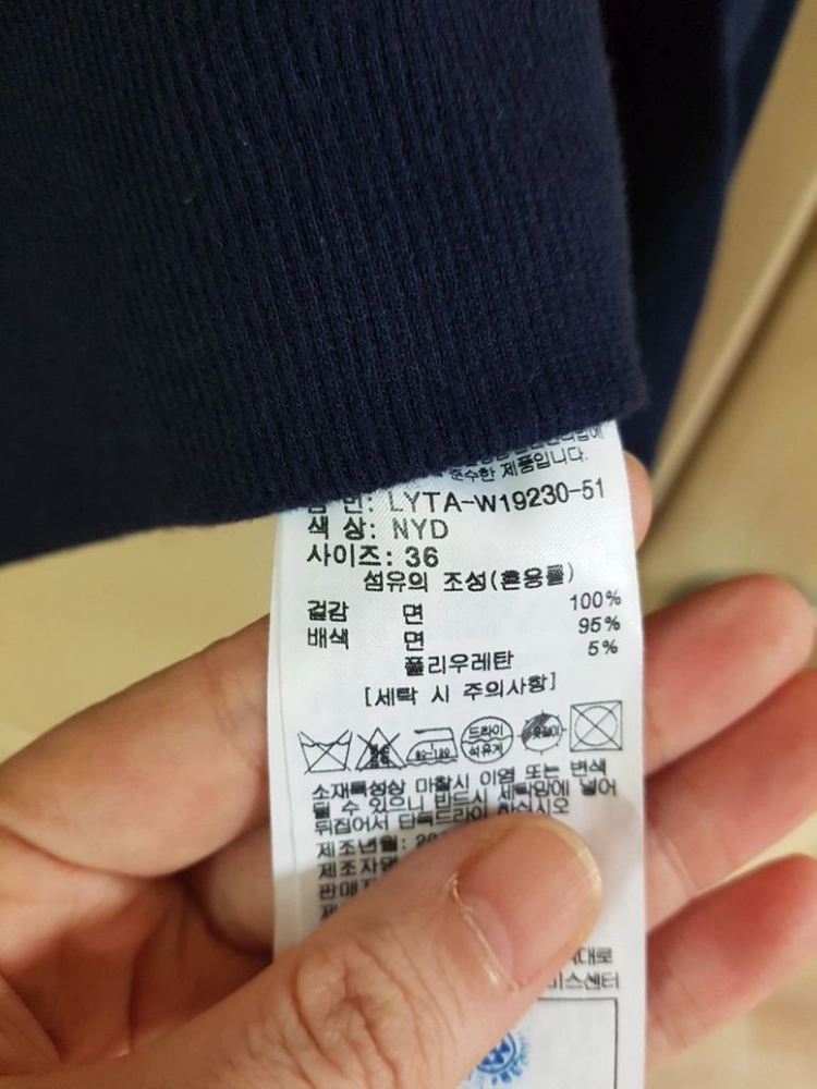 럭키슈에뜨 맨투맨 이미지