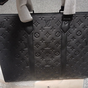 루이비통 삭플라 토뤼옹 블랙 브리프케이스 이미지