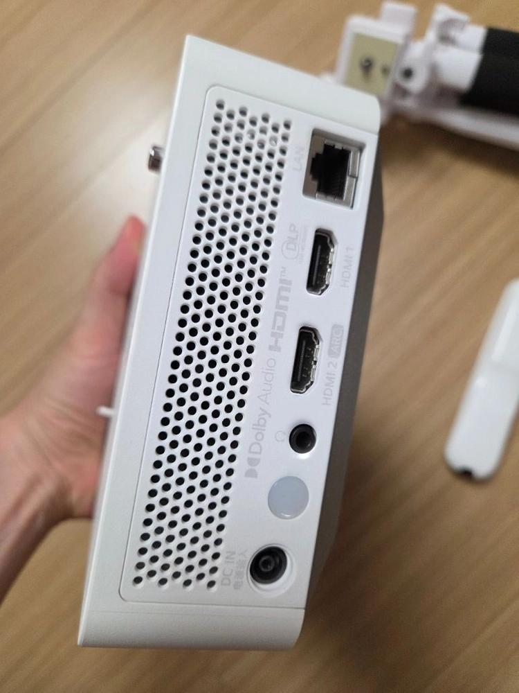 LG PF510qa 빔프로젝터입니다. 이미지