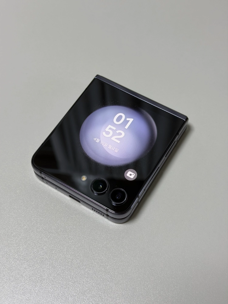 갤럭시 Z플립5 256G A급 싸게팝니다 이미지