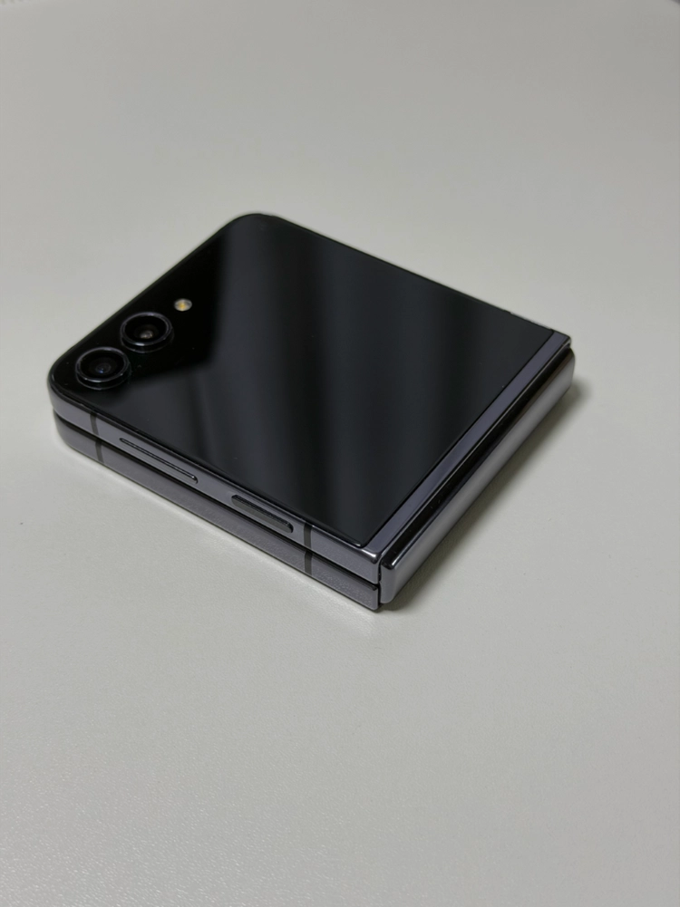 갤럭시 Z플립5 256G A급 싸게팝니다 이미지