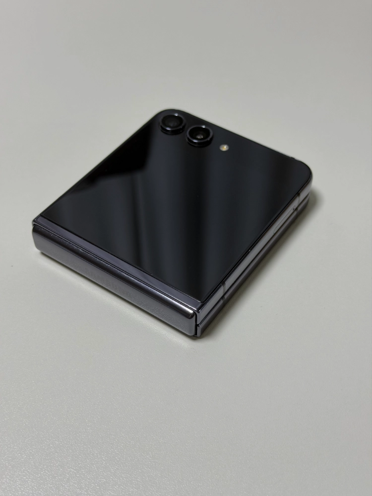 갤럭시 Z플립5 256G A급 싸게팝니다 이미지